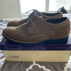 Suede wingtip shoes